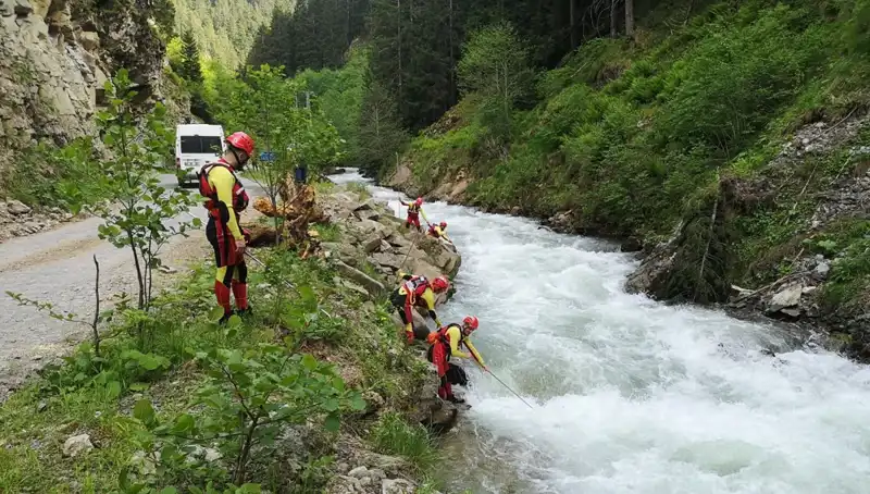 Trabzon'da Dereye Düşen Çocuk İçin Umut Arayışı Devam Ediyor