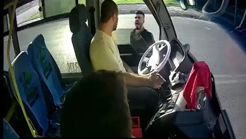 Antalya'da Otobüs Şoförünü Bıçaklayan Zanlı, Kaçmadan Yakalandı!