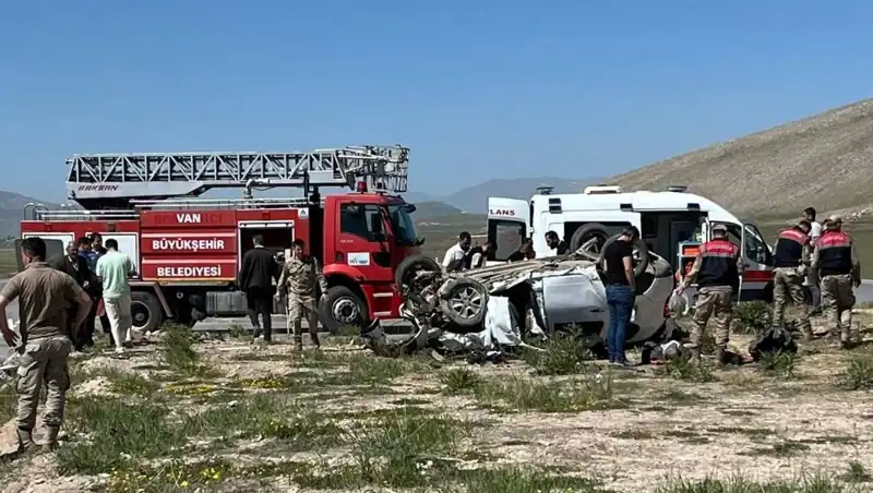 Van'da Feci Kazada 4 Kişi Hayatını Kaybetti, 2 Kişi Yaralandı