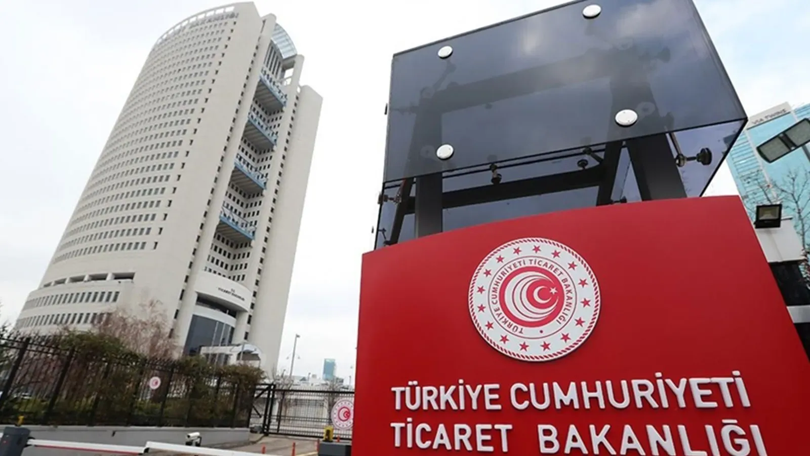 Ticaret Bakanlığı’ndan Zam Uyarısı: Asgari Ücret Artışı Fiyatları Şişirmemeli