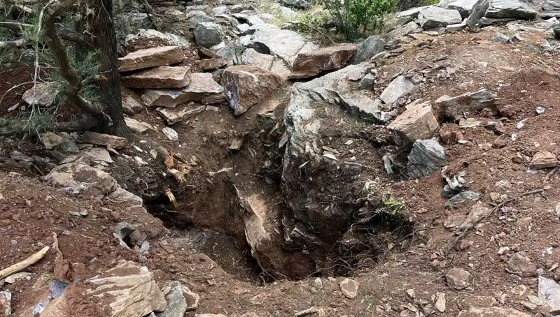 Eski Vali ve Emekli Albay Define Ararken Eş Zamanlı Olarak Yakalandı!