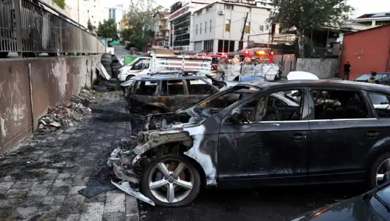 Sanayide Kötü Kader: Tamir Bekleyen Araçlar Alev Alev Yandı