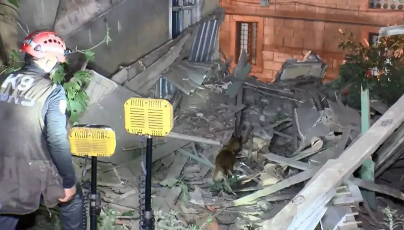 İstanbul’da Deprem Sonrası Çöken Bina: Neler Oldu ve Son Durum Nedir?