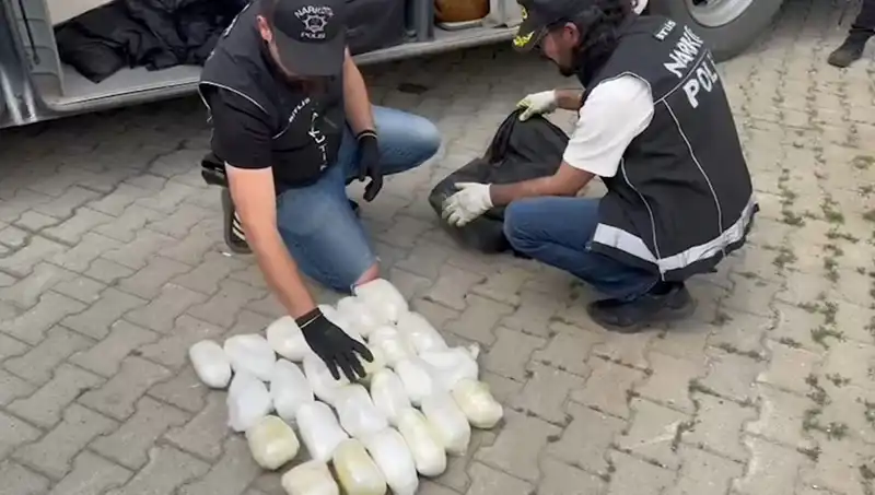 Yolcunun Valizinde Şok Eden 13 Kilo Metamfetamin Ele Geçirildi!
