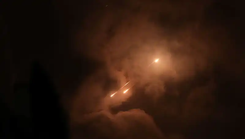 İran’ın Gece Saldırıları: Füzelerin Ateşlenme Zamanı Neden Önemli?