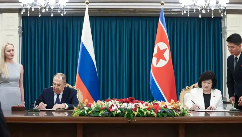 Rusya ve Kuzey Kore: Lavrov'un Stratejik Görüşmeleri Dünyayı Endişelendiriyor