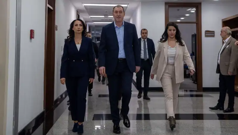 DEM Parti Heyeti, Siyasi Parti Turu ile Türkiye’nin Siyasi Yüzünü İnceliyor