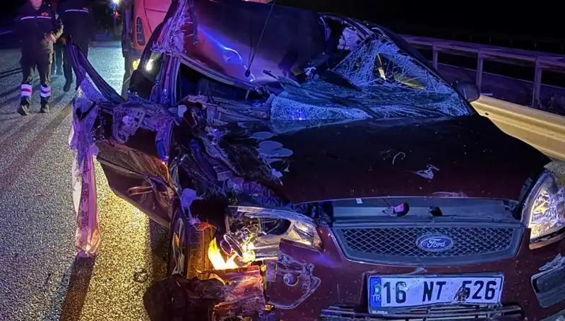 Afyonkarahisar'da Otomobil ve TIR Çarpıştı: 4 Yaralı, Olayın Detayları Şaşkına Çevirdi