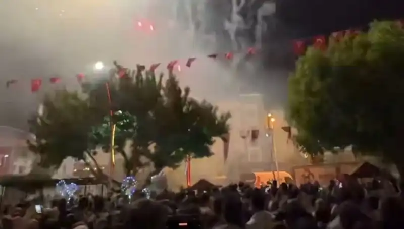 Havai Fişek Gösterisi Faciası: Eğlence Yerine Hastane Yolu