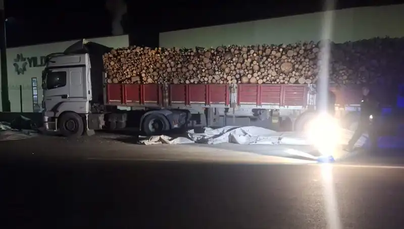 Brandayı Toplayan TIR Sürücüsüne Otomobil Çarpınca Neler Oldu?