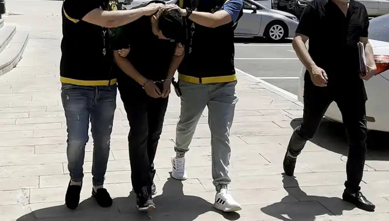 Mezarlıkta Hırsızlık Yapan Şahıs Suçüstü Yakalandı: Olay Detayları Şok Edici