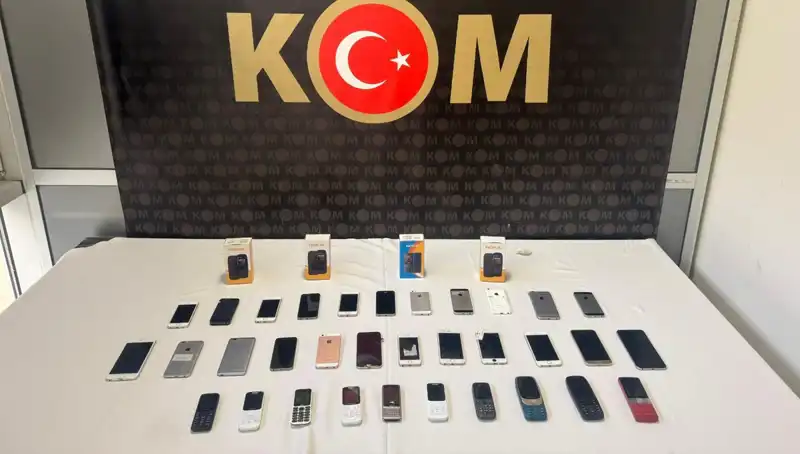 Gümrük Kaçağı 37 Cep Telefonu Ele Geçirildi: Gümrük Müdürlüğü Açıkladı