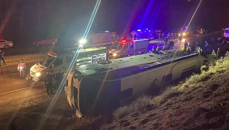 İşçi Servisi Şarampole Devrildi: 23 Yaralı, Korkutan Manzara