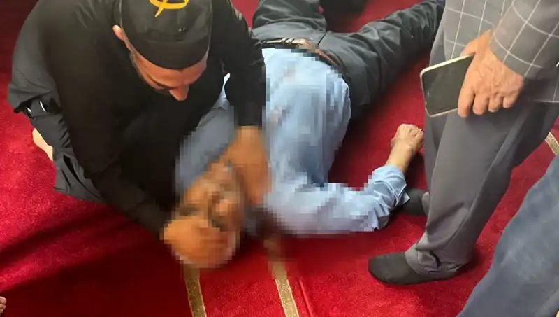 Camide Namaz Kılarken Bıçaklanan Vatandaş Şok Etkisi Yarattı