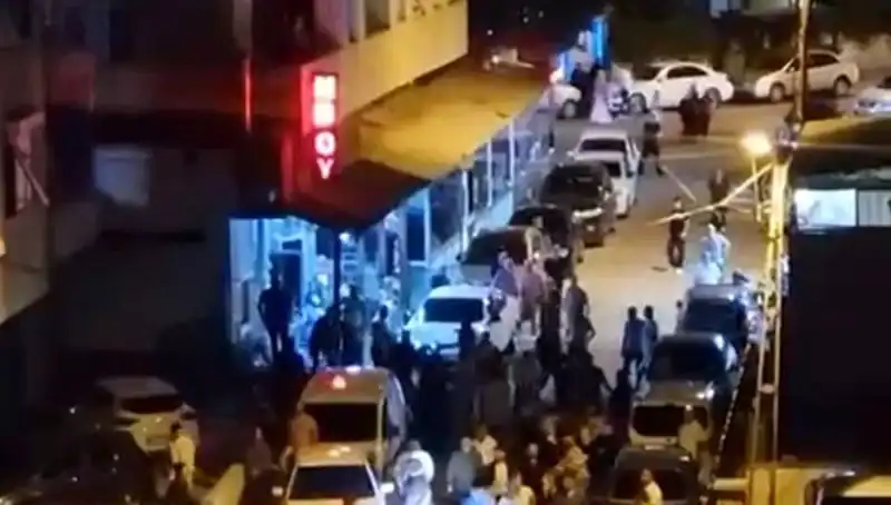 Düğün Sonrası Eğlenceyi Kötüleştiren Olay: Araç Kalabalığa Daldı