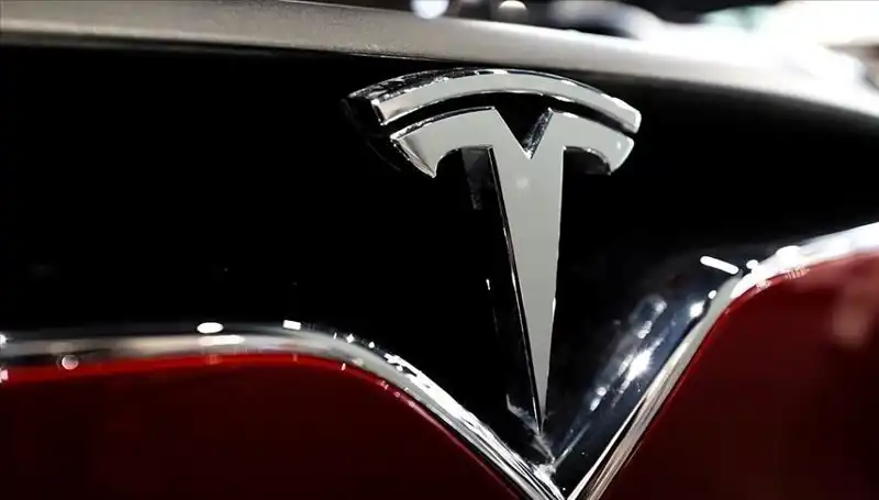 Tesla’da Karışık Günler: Ucuz Model Tartışmaları ve FSD Beklentileri
