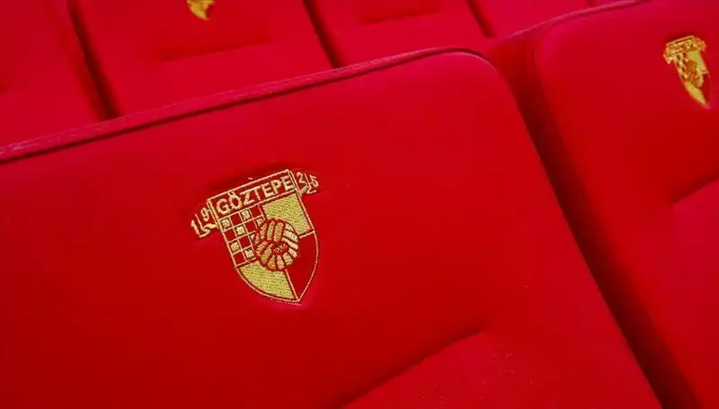 Göztepe, İddialı Genç Yıldız Junior Olaitan ile Sözleşme İmzaladı