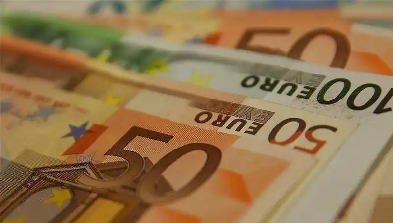 Euro'nun Zirveden Gerilemesi: Ekonomik Etkiler ve Yeni Beklentiler