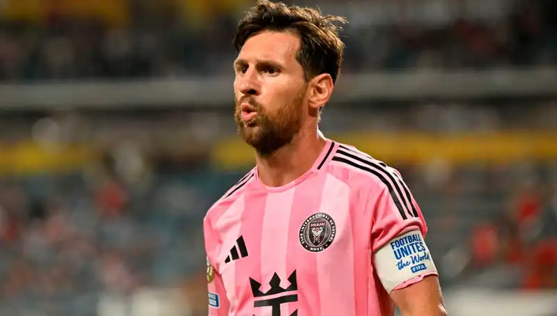 Messi'nin Debüt Maçında Beraberlik: Son Dakika Şutu Direkten Döndü!