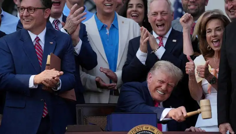 Trump, "Büyük, Güzel Yasa Tasarısı"nı İmzaladı: Ekonomideki Etkileri Neler Olacak?