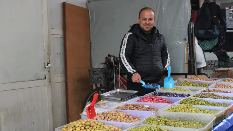 Renkli Pazar Tezgahı: 30 Çeşit Ve 7 Ay Bekleyen Lezzetler