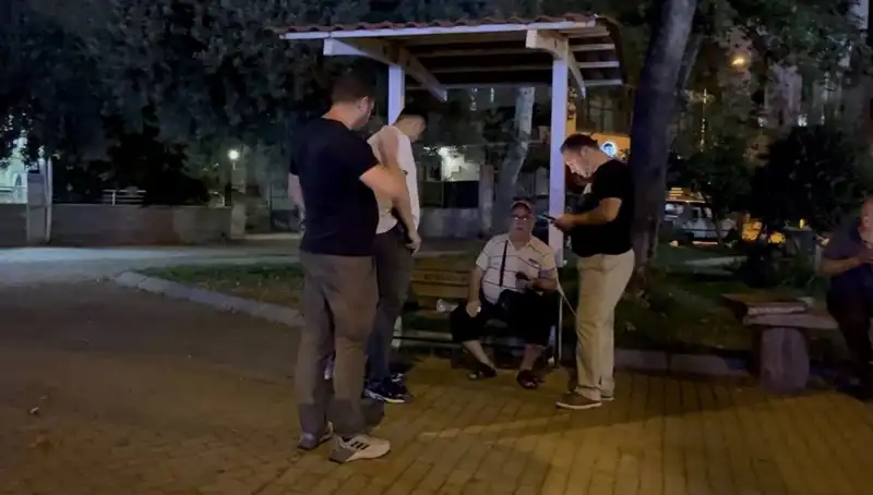 Kısmi Görme Kaybı Olan Adamın Telefonunu Çaldılar: O Anlar Kamerada