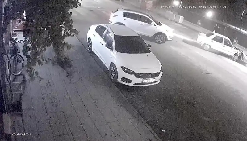 Yaya Geçidinde Dramatik Anlar: Yaya Yolun Ortasında Çarpmanın Kurbanı Oldu
