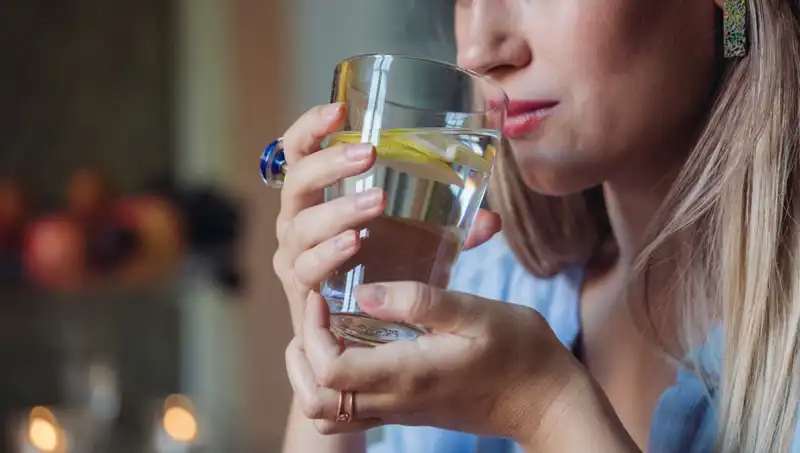 Harvardlı Uzman Açıkladı: Limonlu Suyun Sağlığa Faydaları Gerçek mi?