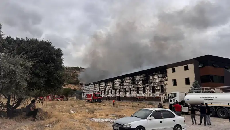 Kayseri'deki Mobilya Fabrikasında Çıkan Yangın Büyük Panik Yarattı