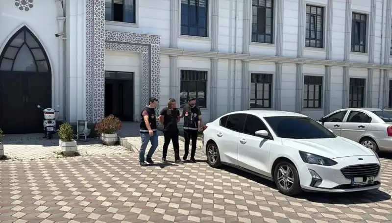 Kocaeli'de Şok Edici Cinayet: Katil Zanlısı Polisi Aşarak Yakalandı!