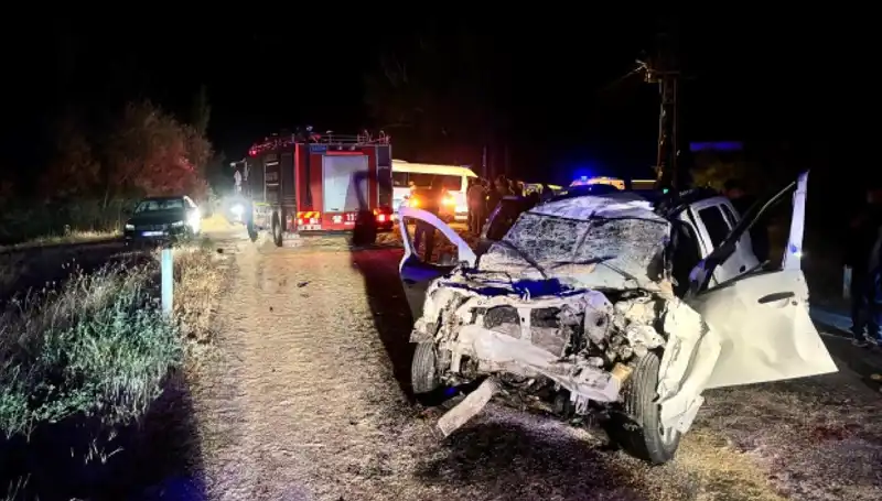 Cipe ve Traktöre Çarpan Araçta 5 Kişi Yaralandı: Kaza Detayları Ortaya Çıktı