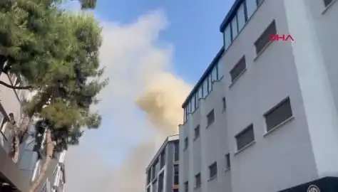 İstanbul’da 4 Katlı İş Merkezinde Şiddetli Yangın: Müdahale Ekipleri Olay Yerinde