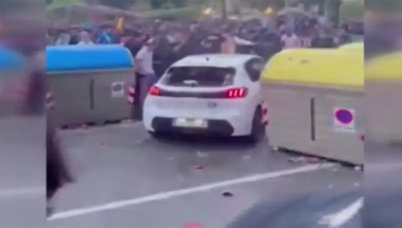 Aracıyla Taraftarların Arasına Dalınca Bilanço: 13 Yaralı