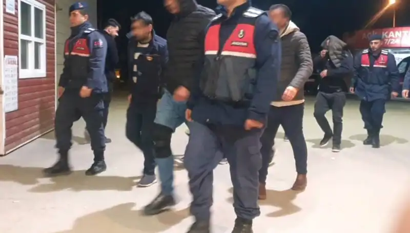 Uyuşturucu Partisi Yapan Gençlere Baskın: Bağ Evinde Şok Görüntüler!